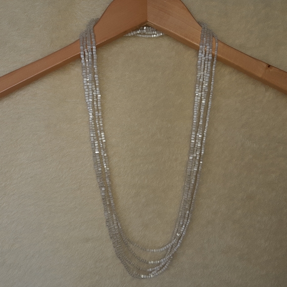 Silvery white beaded necklace - Picture 7 of 8